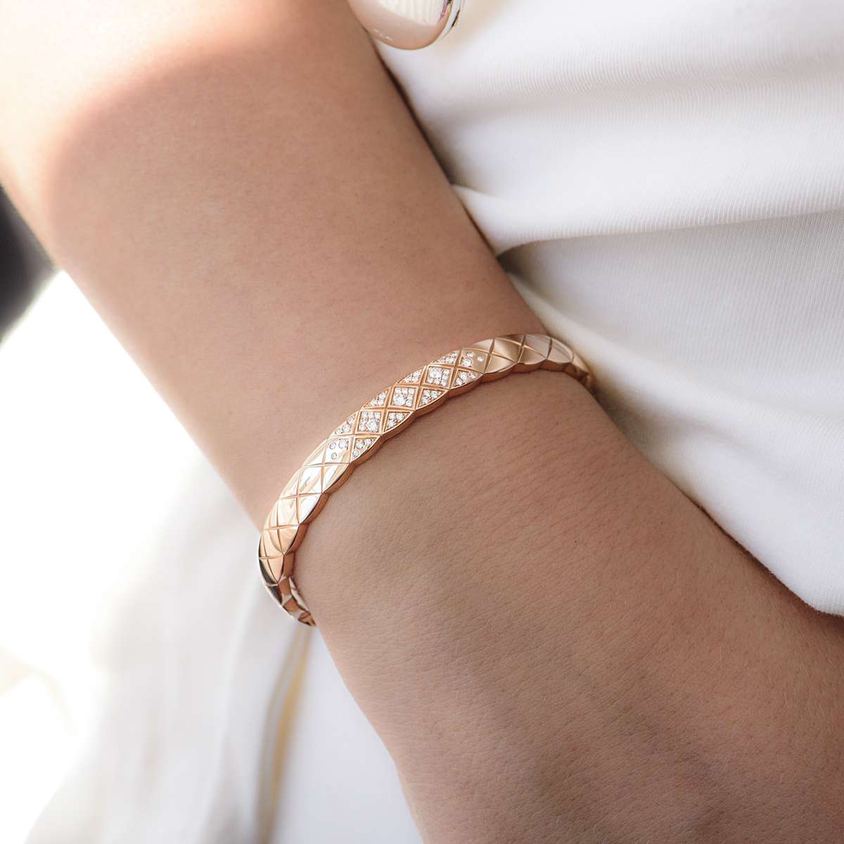 Chanel Beige / Rose Gold Coco Crush Bangle J11763